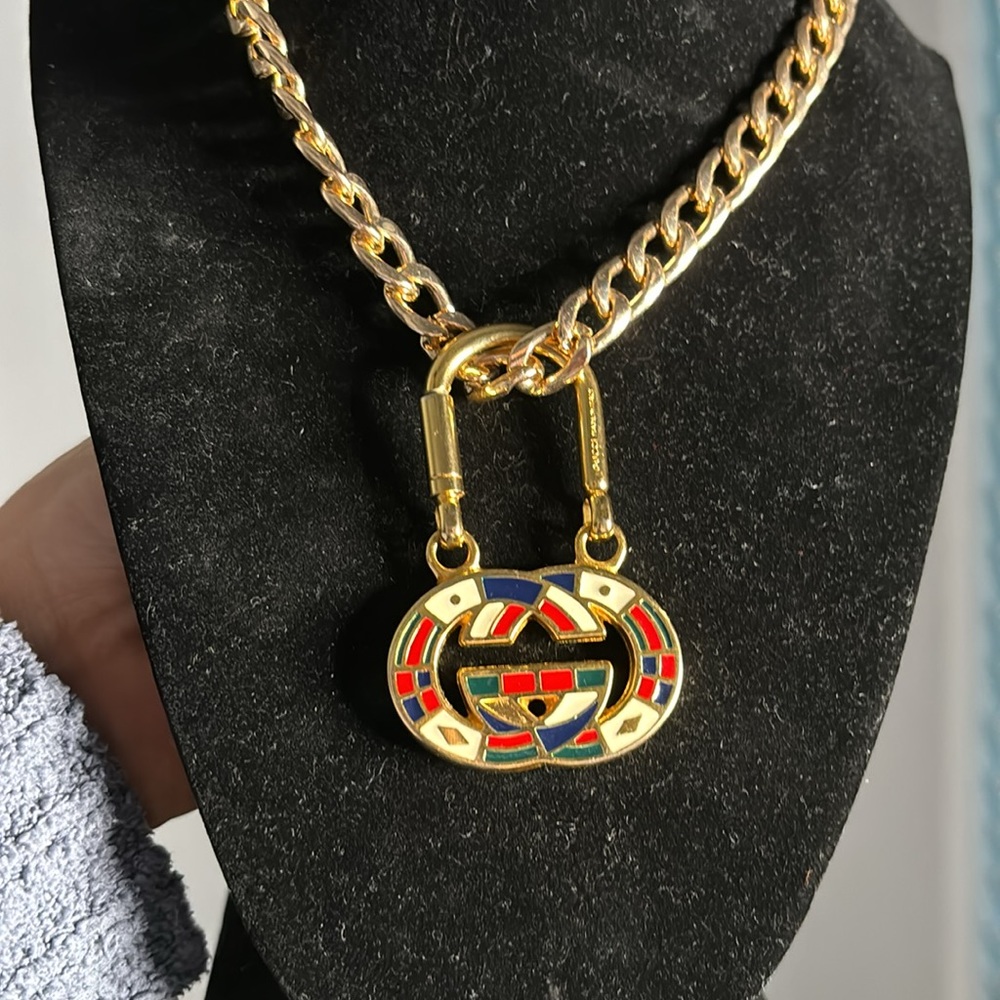 1980s Gucci bag charm rare. In EUC. Gold toned. 100% Authentic - Picture 5 of 5